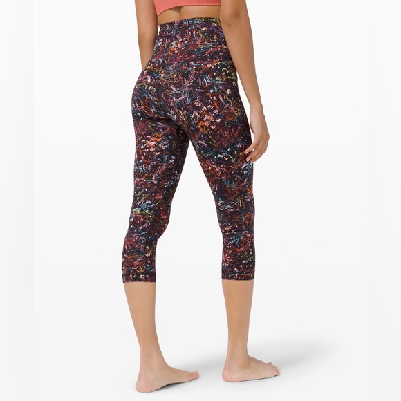 Lululemon Align Crop *21"
Foliage Overlay Multi - Picture 3 of 8